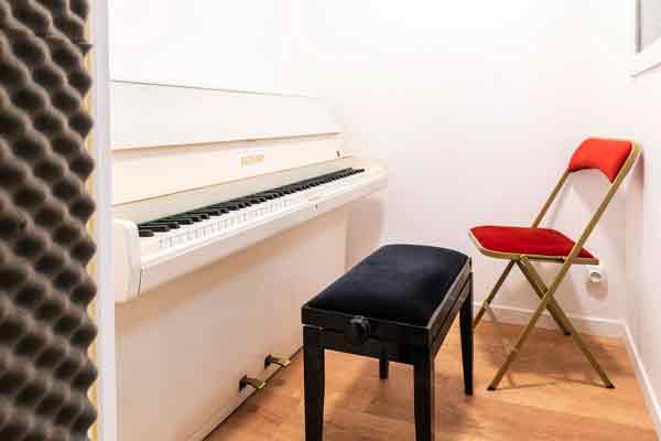 Piano rehearsal studio in Paris